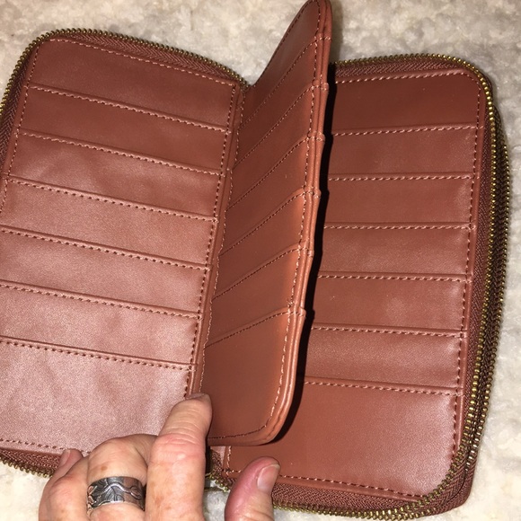 Joy & Iman Leather Wallet - Picture 6 of 8